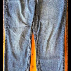 No Boundaries Women's Straight Leg Jeans in Medium Blue